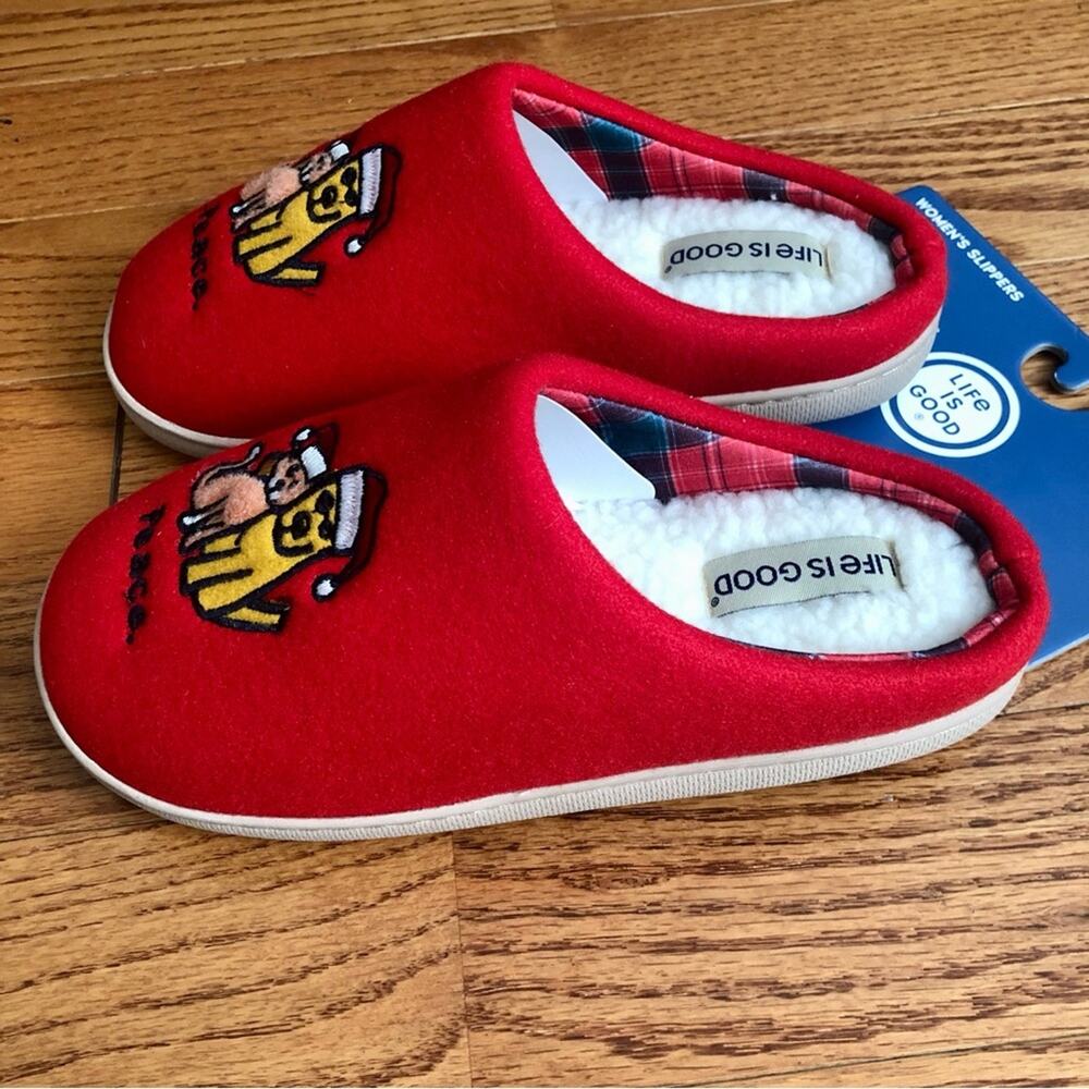 Life Is Good Red Slippers Festive Dog Cat Peace Design Women’s Size M (7-8) NWT - Picture 3 of 7